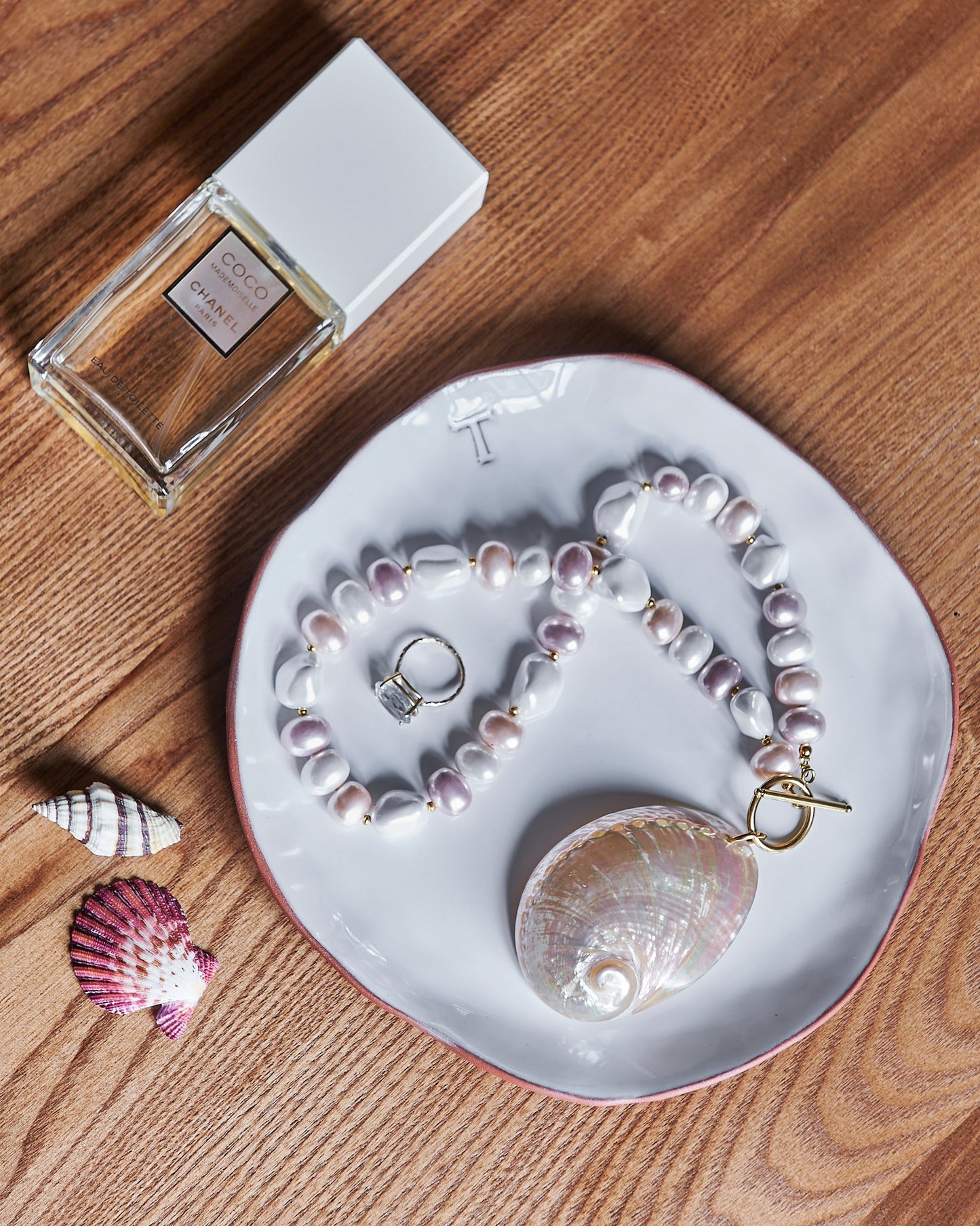 White seashell necklace handmade in Greece with Mother of Pearl beads and large natural shell pendant. 24k gold plated accessories. Beach, Resort, luxury natural jewelry. Mermaid shell jewelry. Boho bridal jewelry, mermaid necklace, aesthetic jewelry.