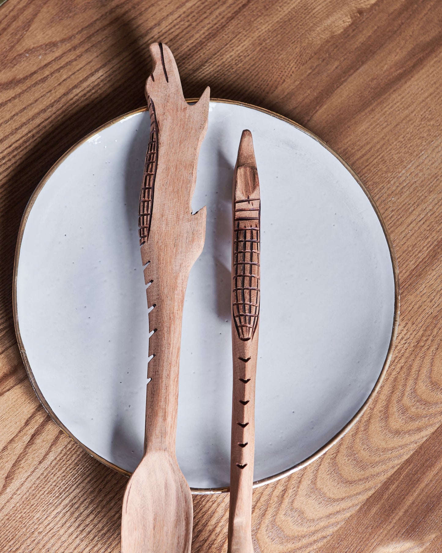 Handmade, hand carved wood, wooden animal serving spoons. One-of-a-kind, unique tabletop home décor. Artisan made serveware out of Carob wood in Corrientes, Argentina. Alligators.